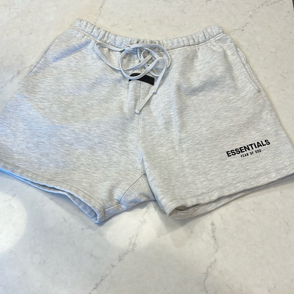 Essentials Fear of God sweat shorts size L